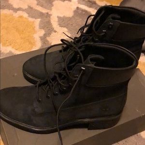BLACK TIMBERLAND BOOTS w / HEEL